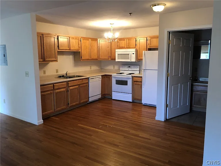 5816 Stonegate Heights Dr #8 — Photo 4