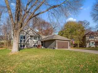 745 Mill Run Cir, Eagan, MN 55123