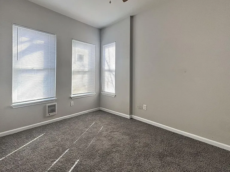 1038 W Orleans St — Photo 5