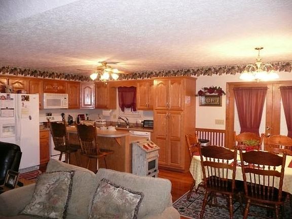 4th image of 108 Cedar Knoll Cir
