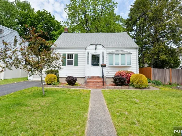 28-19 Warren Rd, Fair Lawn, NJ 07410