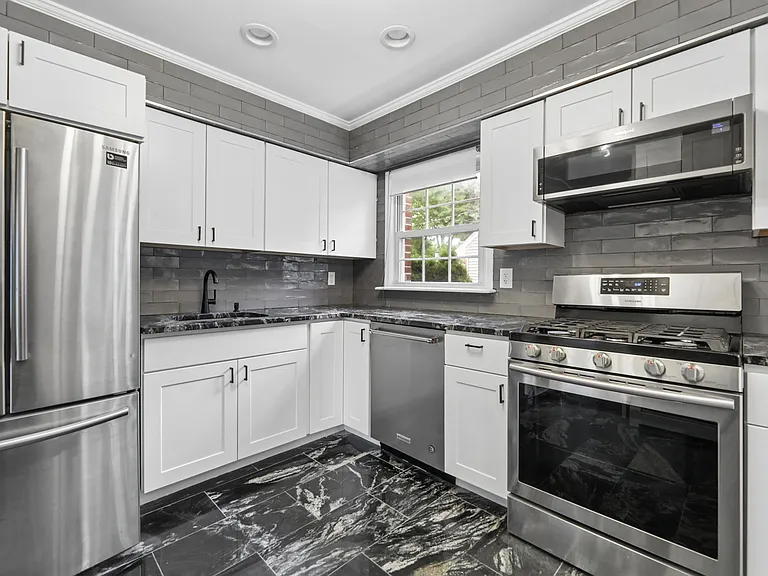 81 Cortlandt Pl — Photo 6