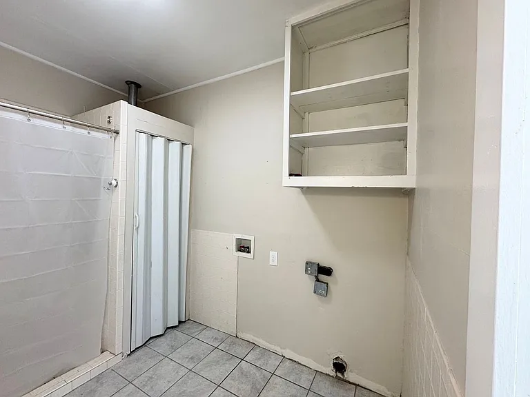 222 N Lee Ave — Photo 12
