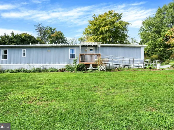 405 Meadow Ln, Shermans Dale, PA 17090
