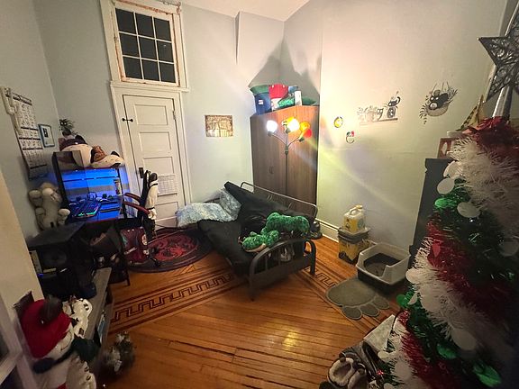 5th image of 324 Hudson Ave APT 1R