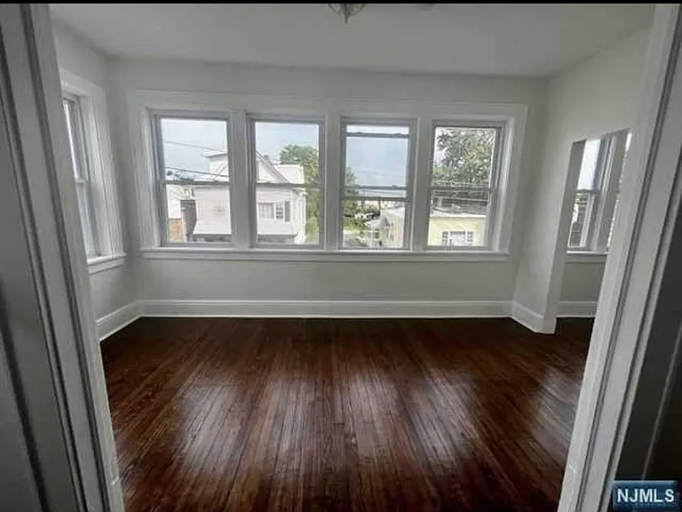 85 Macarthur Ave #2 — Photo 3