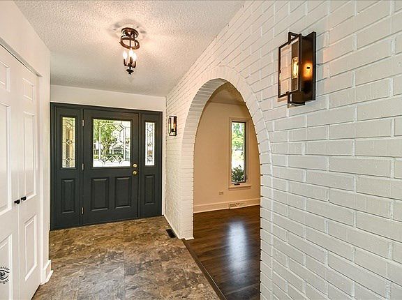 5th image of 330 Parkshore Dr