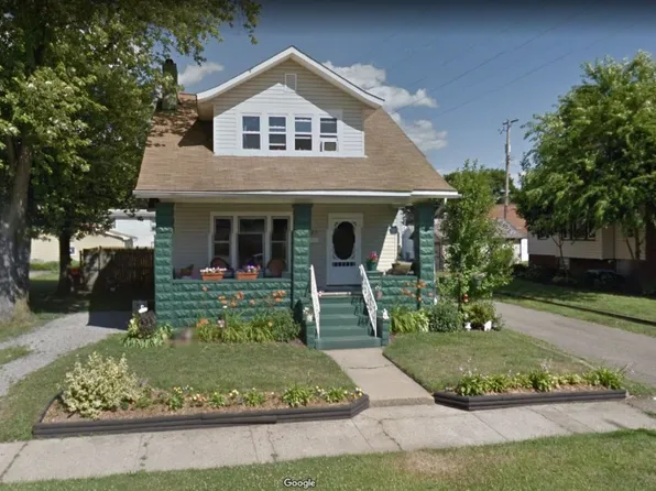 223 Walnut St, Uhrichsville, OH 44683