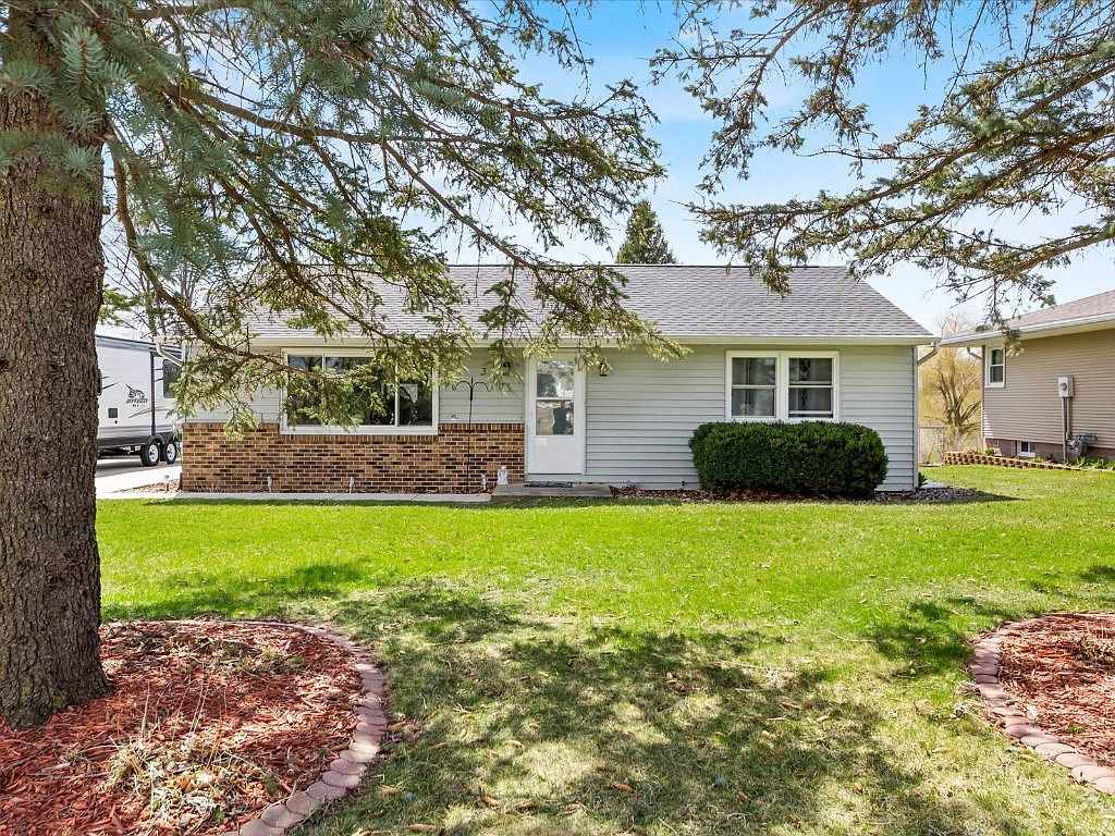 307 E 4th St, Mechanicsville, IA 52306 Zillow