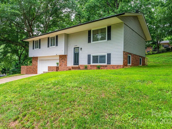 1309 Poplar Cir, Newton, NC 28658