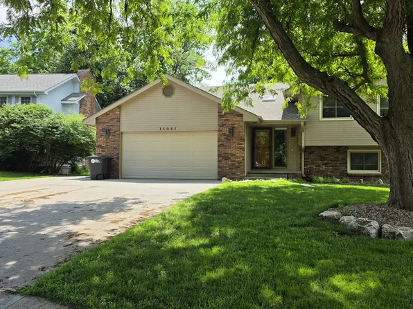 15041 Patterson Cir, Omaha, NE 68137