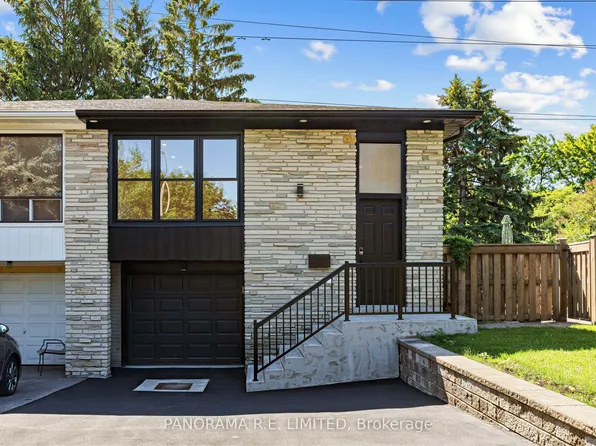 606 Abana Rd, Mississauga, ON L5A 1H4