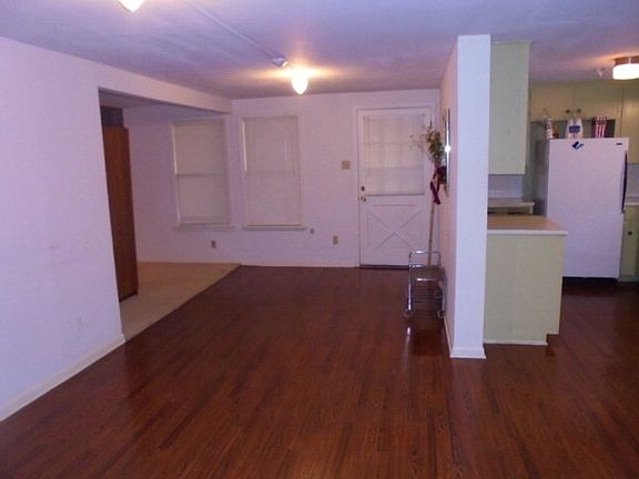 4th image of 219 Michaux Ave