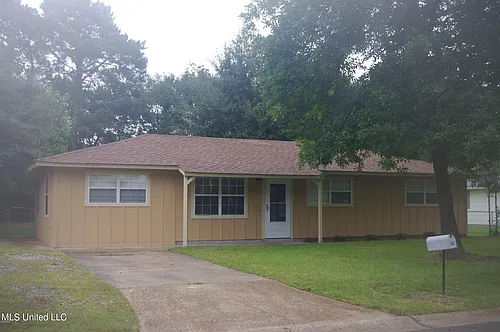156 Lafayette Cir Photo 1