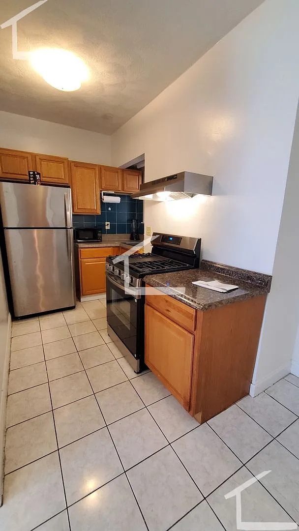 Conveniently located, beautifully maintained Apt with modern appliances. A/C. Near Public Transport! — Photo 2