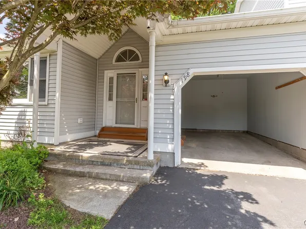 198 Timber Wolf Cir, Syracuse, NY 13209