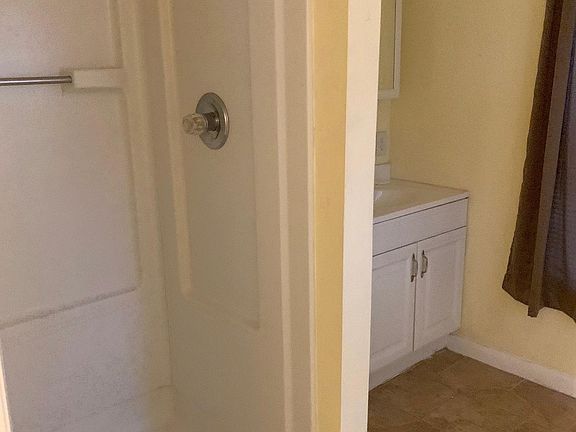 5th image of 3247 Myra St