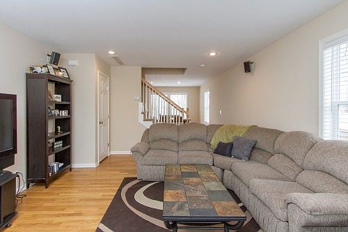 4th image of 109 W 79th St