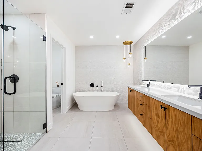 Master Suite Bathroom