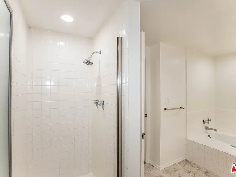 410 S Barrington Ave #205 — Photo 27