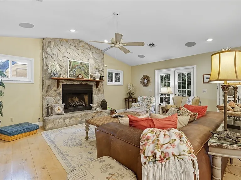 902 Tides Rd — Photo 8