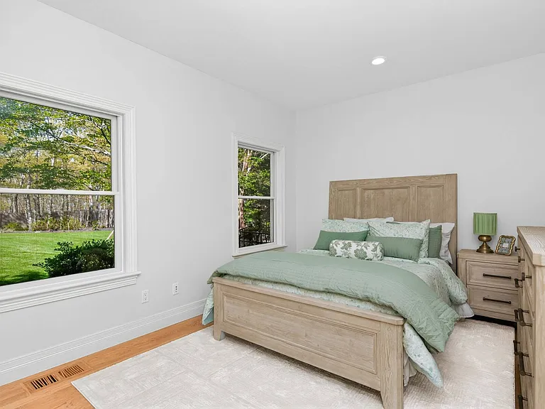 37 Squires Blvd — Photo 13