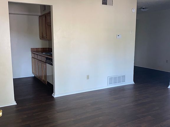 Entry/ Living area