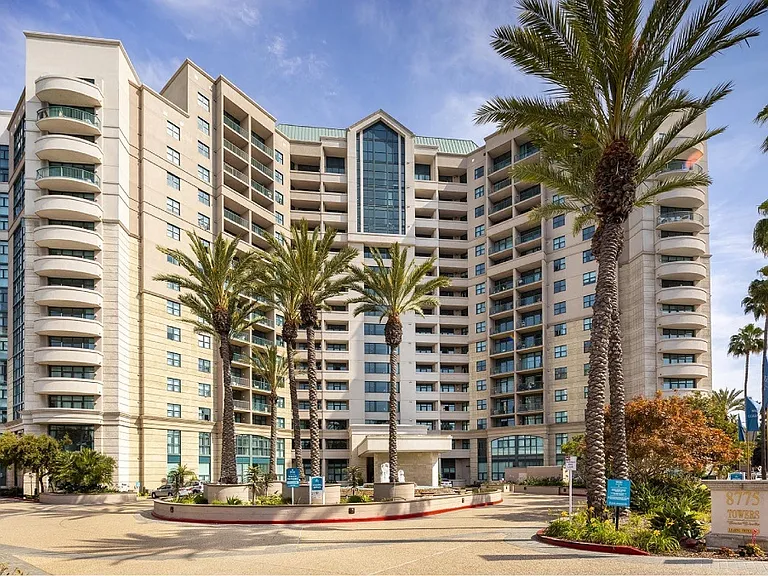 Towers at Costa Verde Apartments — Photo 30