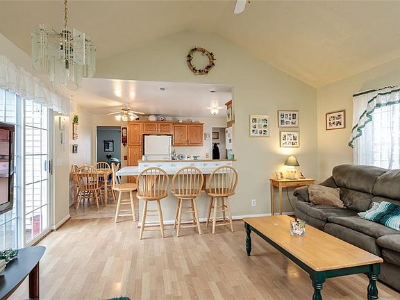 5th image of 83 Garden Dr