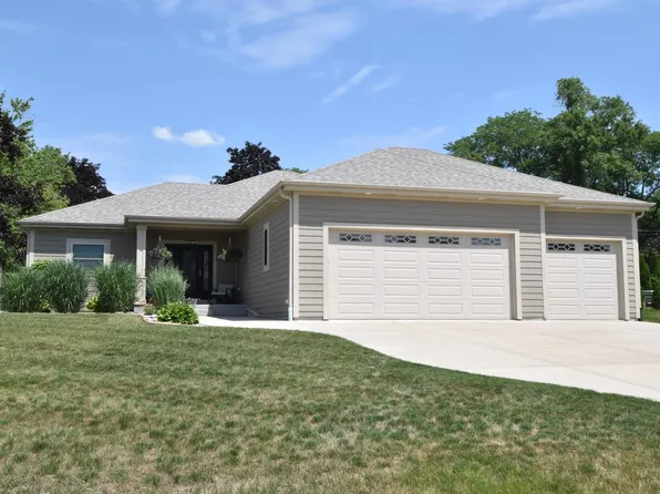 12520 West Grange AVENUE, New Berlin, WI 53151