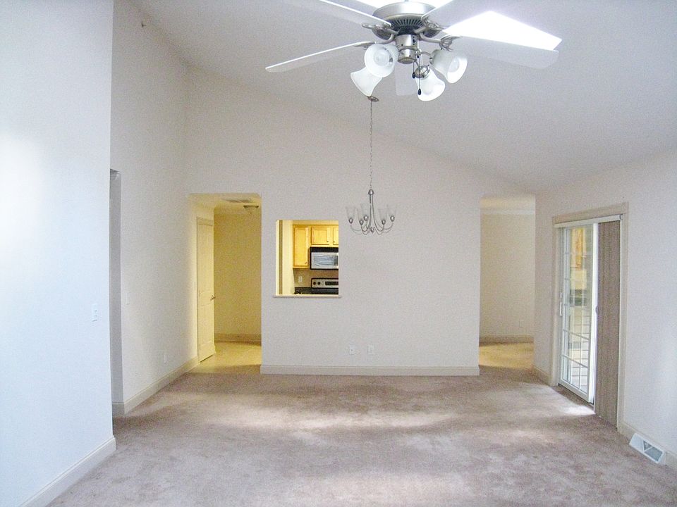 1st image of 183 Oakbrook Cmns