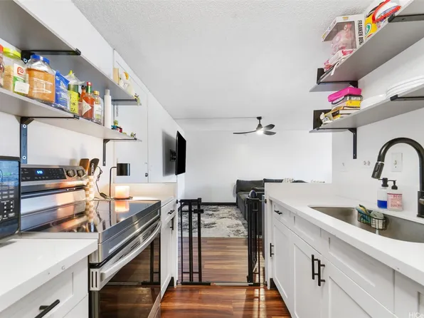 1250 Richard Ln APT 410, Honolulu, HI 96819