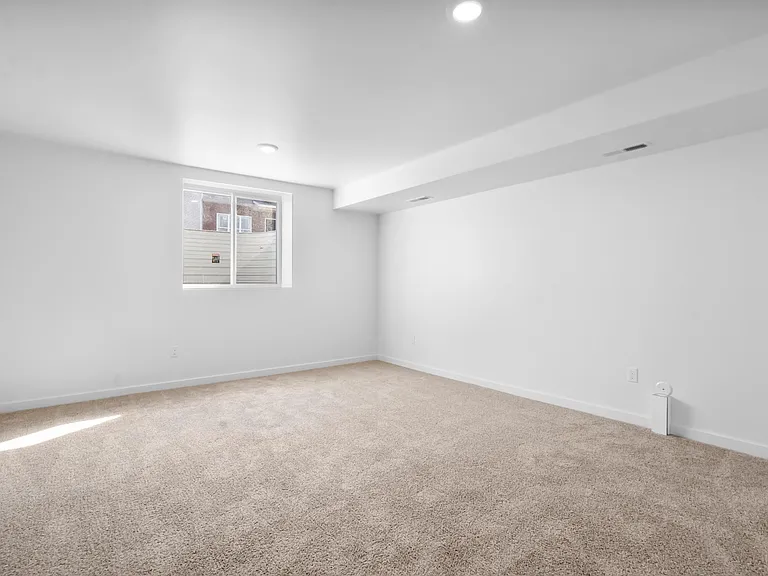 102 Sycamore Dr — Photo 31