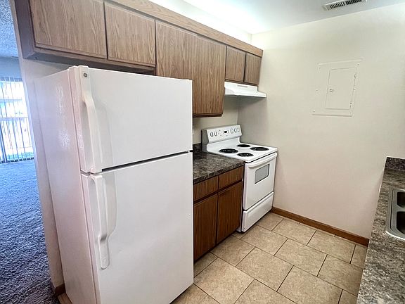 3rd image of 51 Emerald Dr