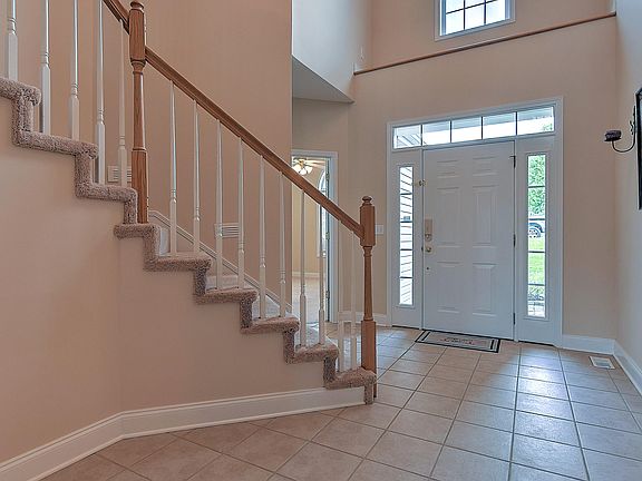 3rd image of 178 Royal Oaks Dr