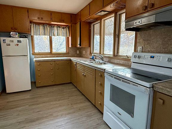 4th image of 1308 Fargo Ave