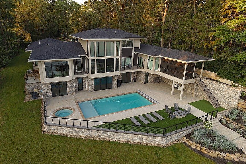 2nd image of 600 Marina Dr