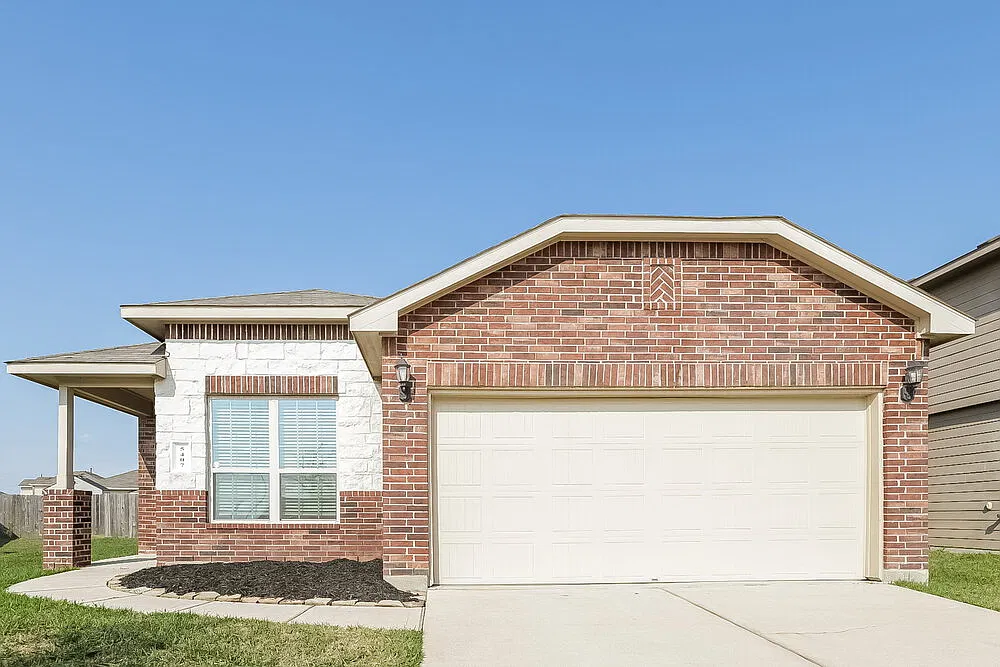 3 bed, 2.0 bath, 1365 sqft, $1,975 — Photo 1