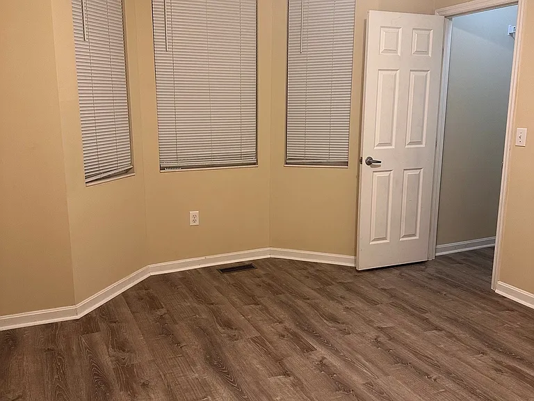 7545 Mansion Cir #F — Photo 32