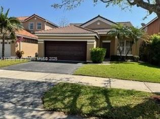 959 Falling Water Rd, Fort Lauderdale, FL 33326