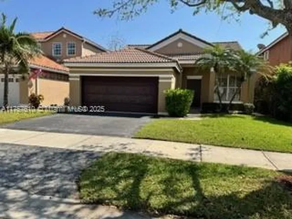 959 Falling Water Rd, Fort Lauderdale, FL 33326