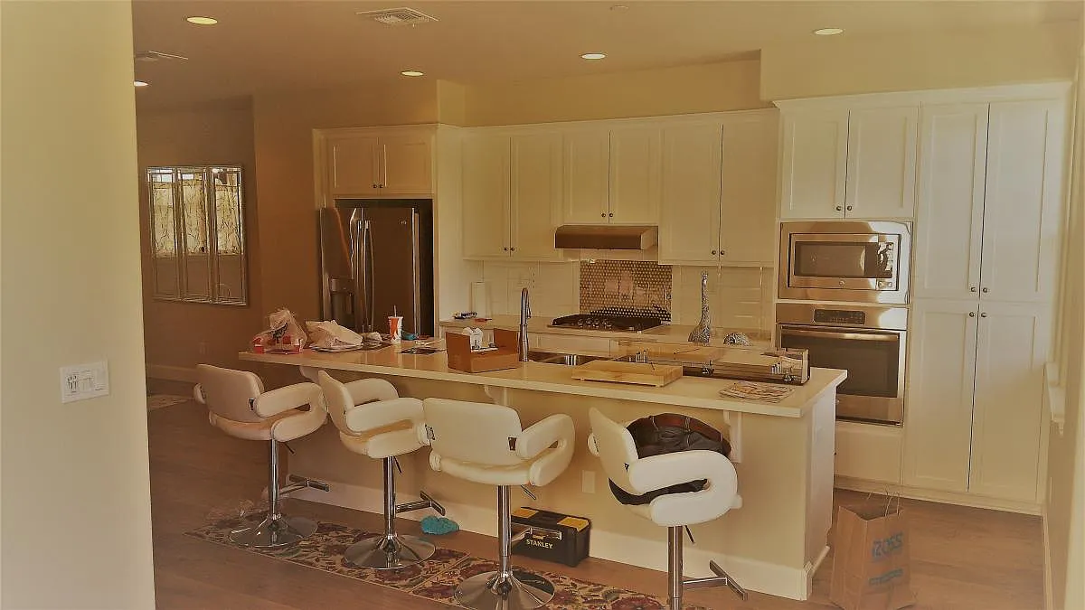 1 bed, 2300 sqft, $1,200 — Photo 2