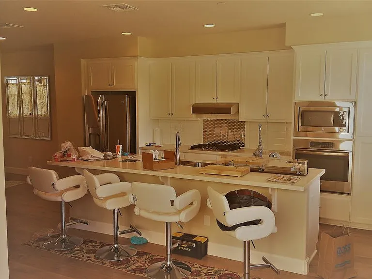 Willow Rd — Photo 1