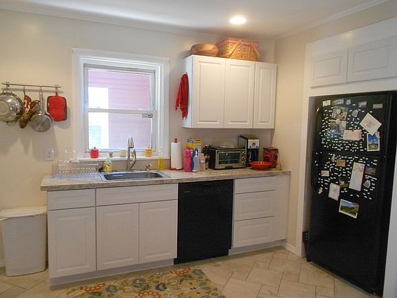 2nd image of 4 Atherton Pl #1