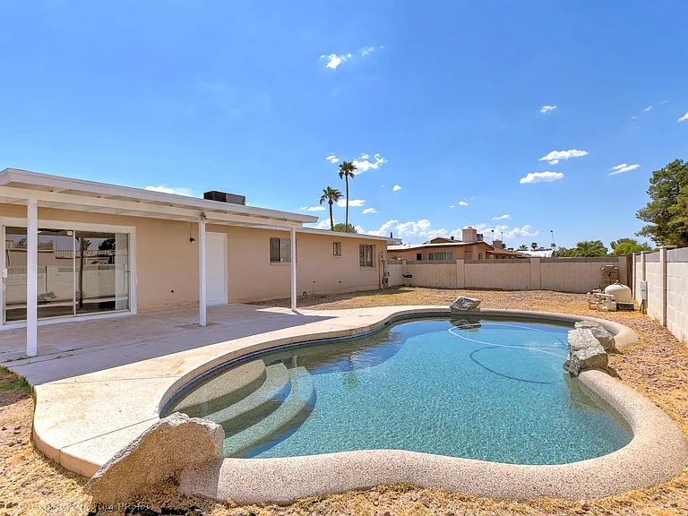 1702 E El Parque Dr — Photo 2