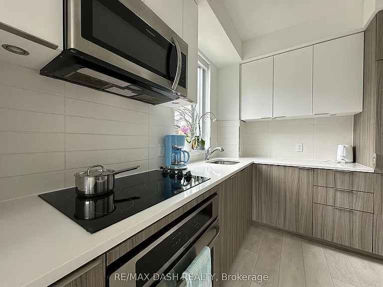 223 Saint Clair Ave W #215 — Photo 34
