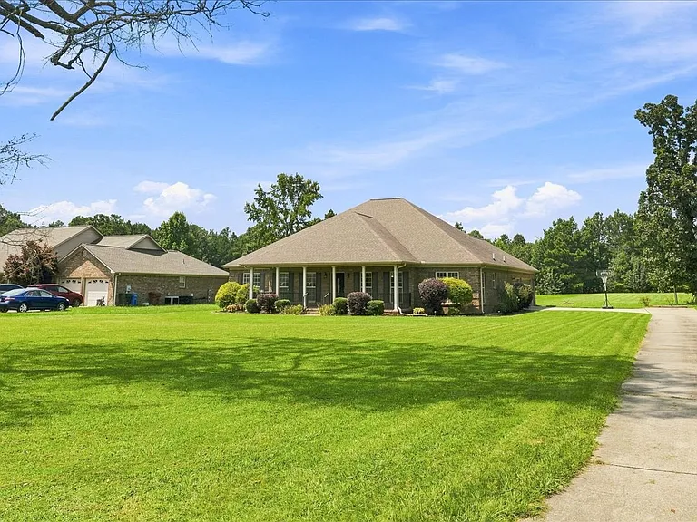 1205 Salem Rd SW — Photo 2