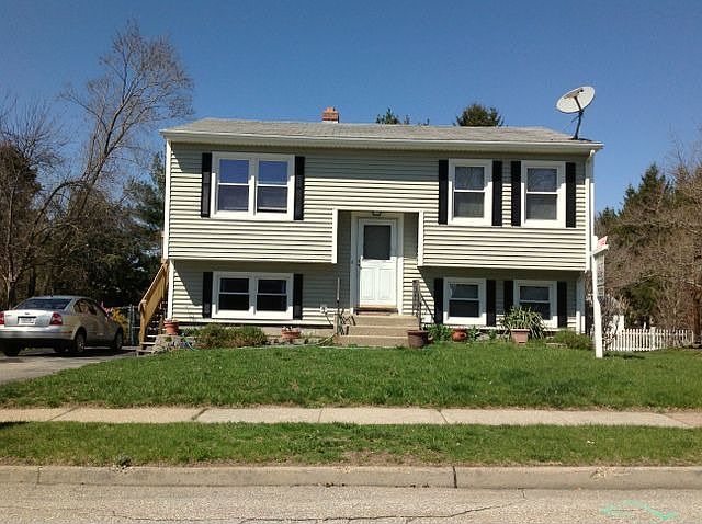 2nd image of 10 Cherry Ln