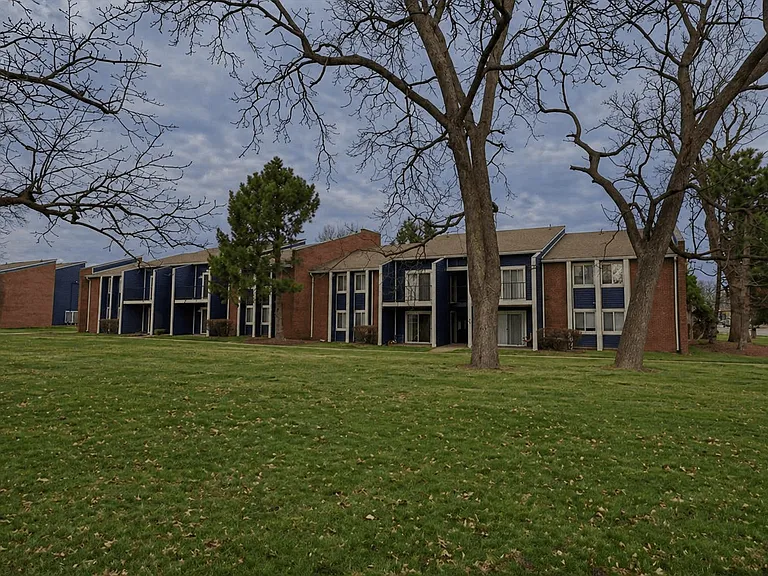 Crestview at Louisville Apartments — Photo 33