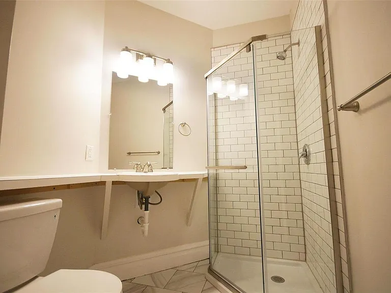 1917 Alfred Ave #2N — Photo 8